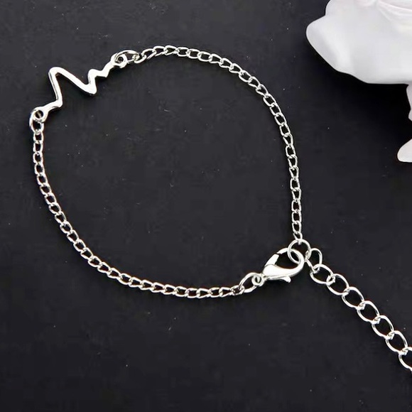 ❣️$25/3❣️ Silver Plated Heart Beats Bracelet - Picture 3 of 6